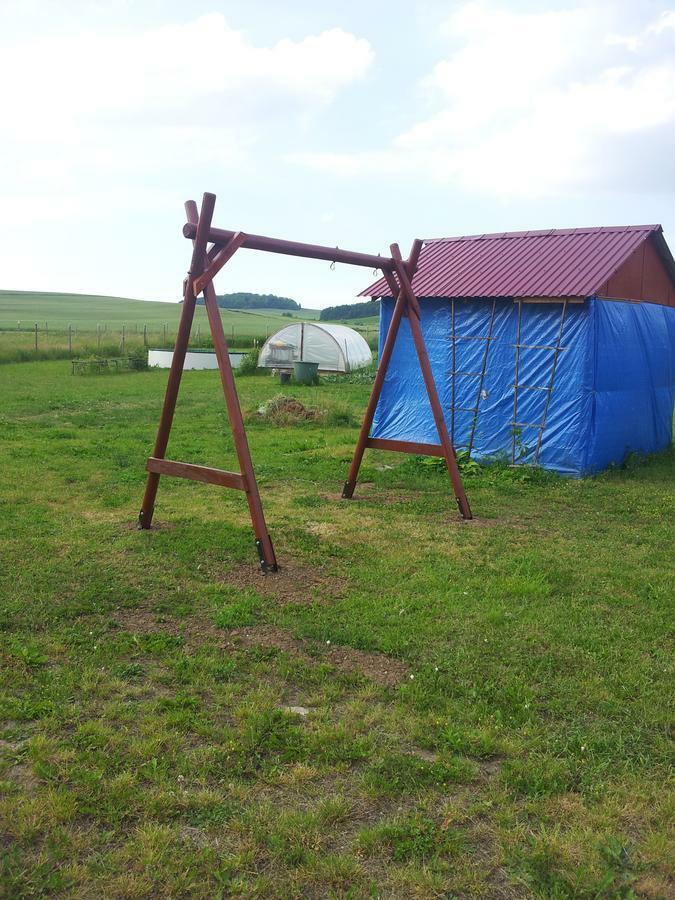 Der Kleine Bauernhof Keine Arbeiter Zadnych Pracownikow Daire Lubiatow  Dış mekan fotoğraf