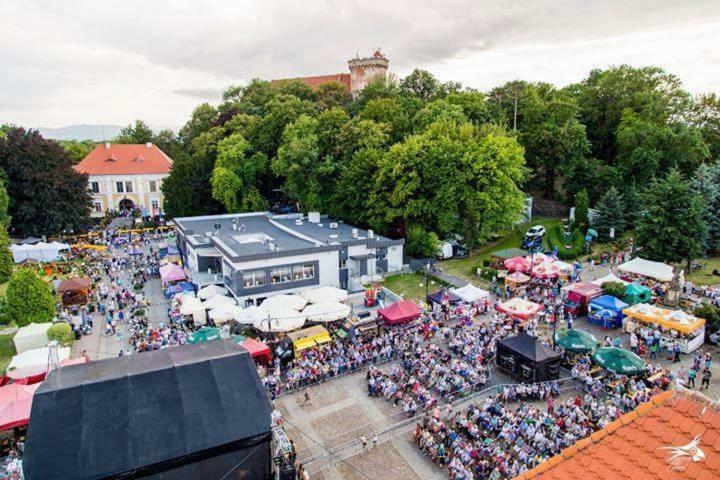 Der Kleine Bauernhof Keine Arbeiter Zadnych Pracownikow Daire Lubiatow  Dış mekan fotoğraf
